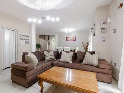 VENTA CASA 3 PISOS 6 AMB PARRILLA COCHERA TERRAZA