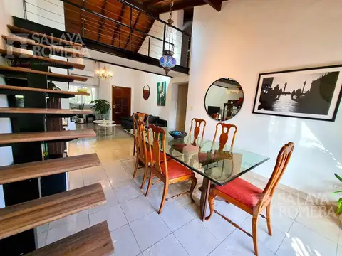 Casa en Alquiler con 2 cocheras