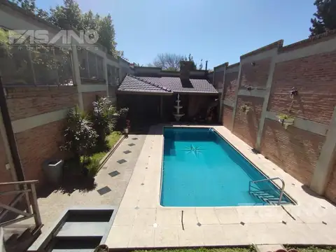 Av. Salvador María del Carril al 4700