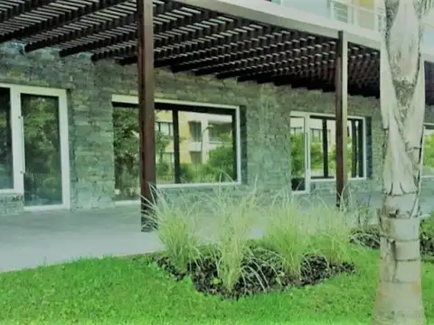 2 LOCALES EN ANTARES