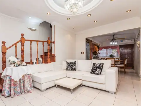 Casa 2/3 Familias. Patio. Terraza. Cochera. Gerli