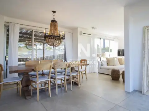 Casa 4 ambientes con 3 baños