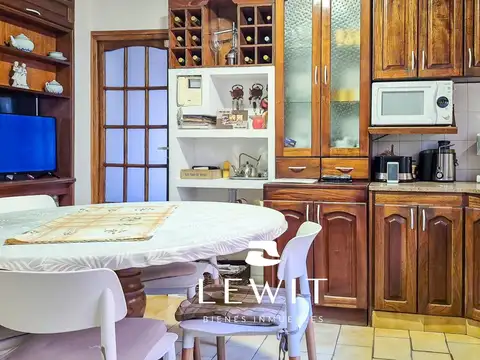 Casa 7 ambientes con 4 baños