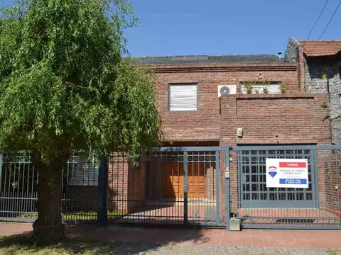 Venta chalet  dos plantas villa Sarmiento z/oeste