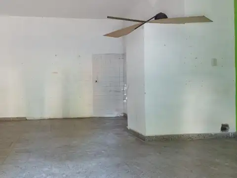 Local en Alquiler en Rafael Castillo, $ 700.000