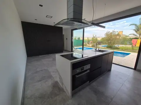 Casa en Venta en Roldan, USD 75.000
