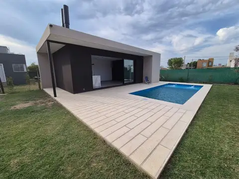 Venta Casa 2 ambientes con piscina a Estrenar