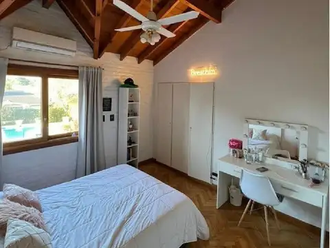 Casa en Alquiler con 2 cocheras