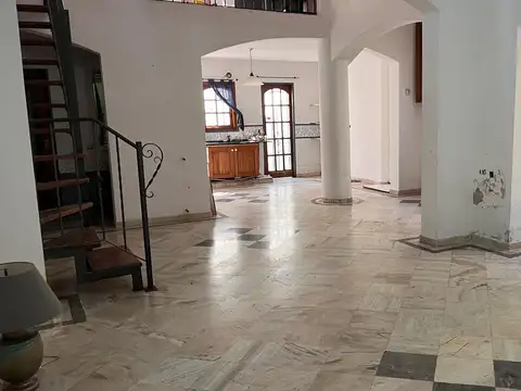 Depto Tipo Casa en Venta de 5 ambientes
