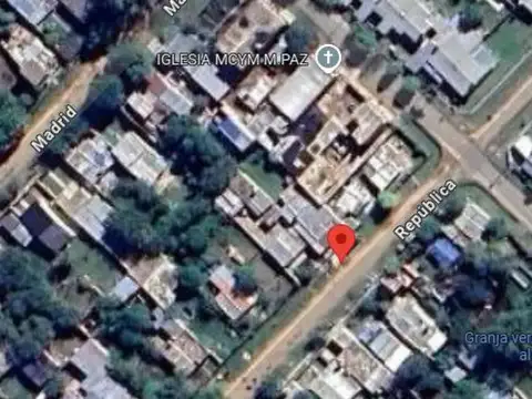 Casa 8 ambientes con 2 baños