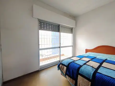 Casa 7 ambientes con 2 baños