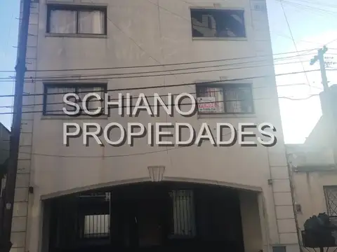 Departamento de dos ambientes en Quilmes Centro.