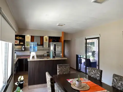 Casa 7 ambientes con 3 baños