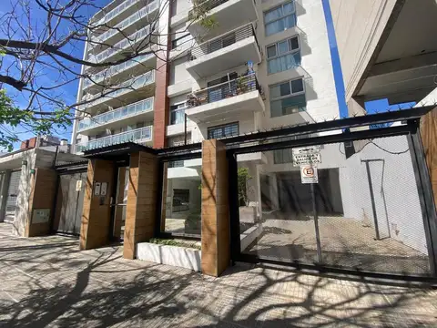 VENTA COCHERA CUBIERTA EN MORÓN CENTRO PERMUTA