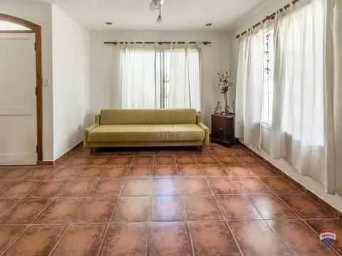 CASA EN VENTA SOBRE GRAN LOTE - LA LONJA - PILAR