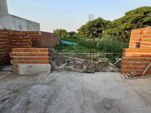 Casa de dos dormitorios en obra, sobre terreno de 308 m2