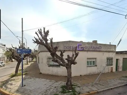 Casa de 3 ambientes en terreno de 8,66 X 21,65 con patio, cochera y terraza