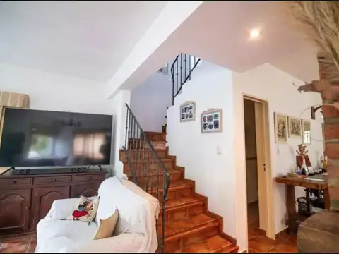 Casa 5 ambientes con 4 baños