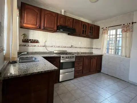 Venta de Vivienda 2 dormitorios. Colon 2059. Ubicacion excelente a 100 metros del Rio.