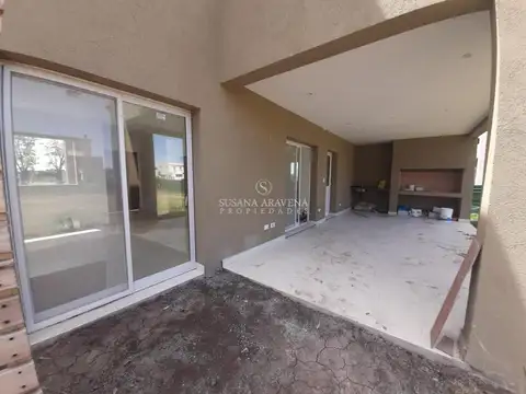 Casa en Venta en Pilar del Este - Santa Lucia, USD 175.000