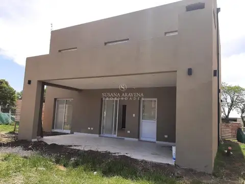 Casa 4 ambientes con 3 baños