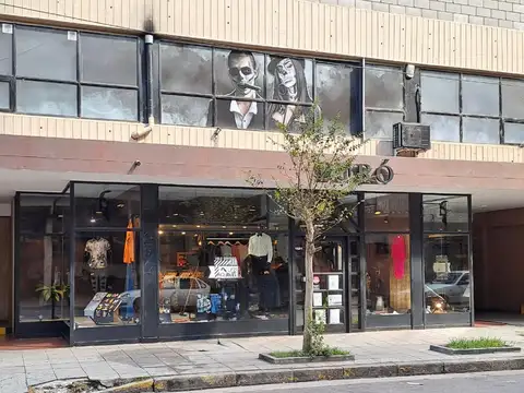 La Rioja 1651, entre San Martin y Av. Luro