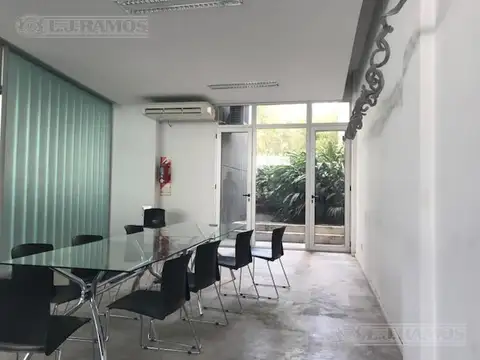 Oficina en Venta con 3 cocheras