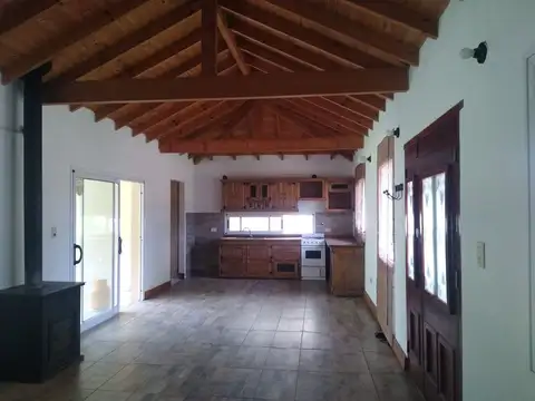 Casa 4 ambientes con 2 baños