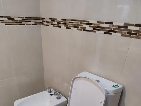 Casa 2 ambientes con 1 baño