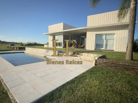 Casa en Alquiler Temporal con 3 cocheras