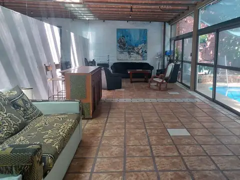 Casa en alquiler - 4 Dormitorios 4 Baños - Cochera - 200Mts2 - Constitución