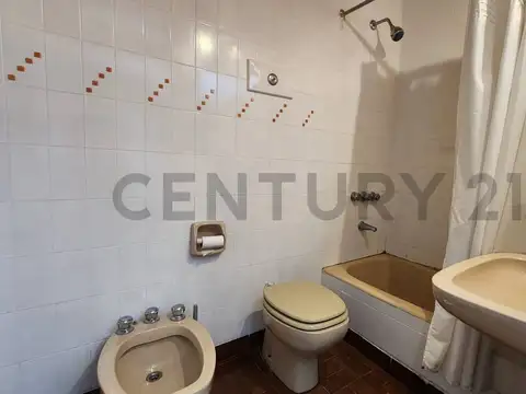 Depto Tipo Casa en Venta en Flores, USD 118.000