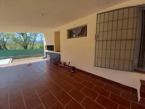 Casa a la venta en Villa Parque Siquiman. (C223)