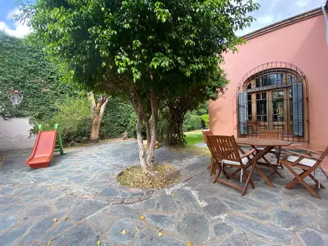 Casa en Venta con 4 cocheras