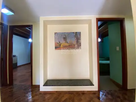 EXCELENTE CASA DE 6 AMBIENTES CON COCHERA DOBLE