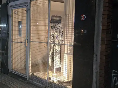 Local Comercial con deposito Doble ingreso Santa Fe 1693 /España 721