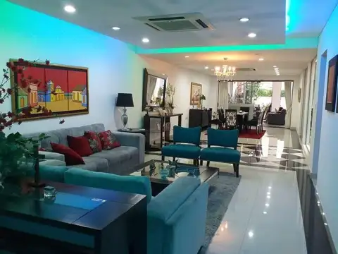 Casa 4 ambientes con 5 baños