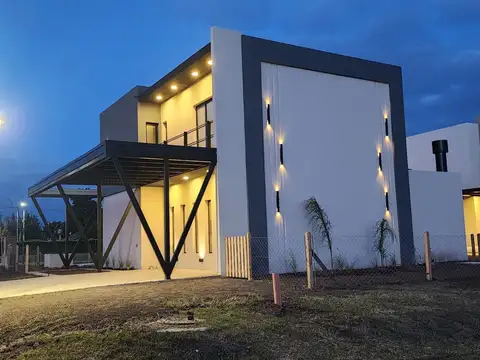 Casa en Venta en Countries y Barrios Cerrados en Pilar, USD 165.000