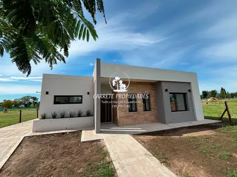 Casa en venta de 4 ambientes a Estrenar. Con fondo a Verde. Santa Sofia. Pilar