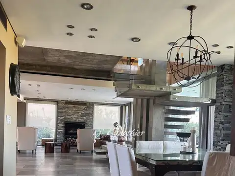 Casa 6 ambientes con 4 baños