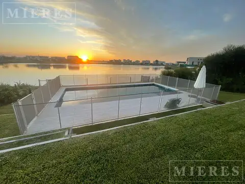 Casa en venta en Puertos Muelles, a la laguna