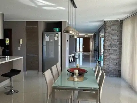 ABRIL CLUB DE CAMPO IMPECABLE CASA MODERNA