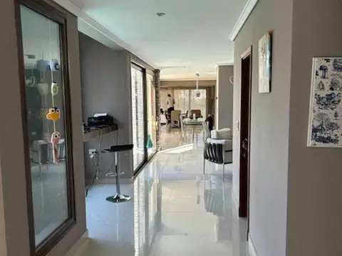 Casa en Venta en Abril Club De Campo, USD 1.300.000