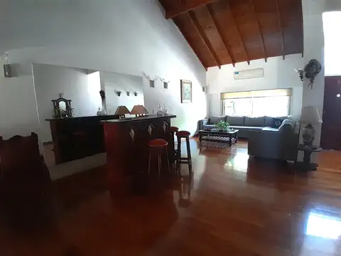 Casa 4 ambientes con 3 baños