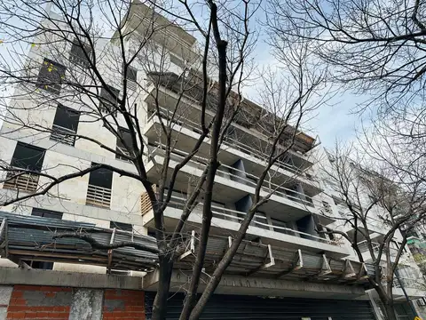 Departamento 4 ambientes con dependencia al contra frente con Bacón en Nuñez