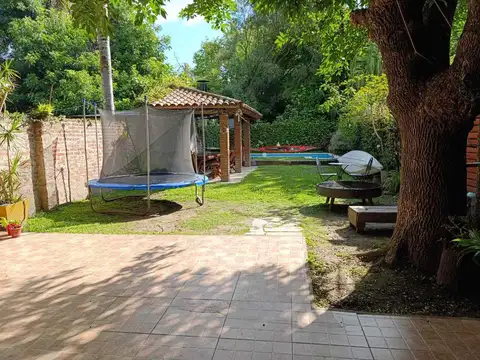 Casa en Venta con 3 cocheras