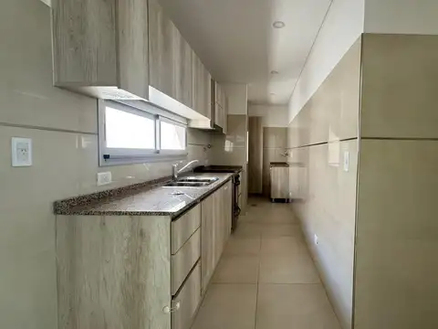 Departamento con cochera (excelente calidad constructiva)
