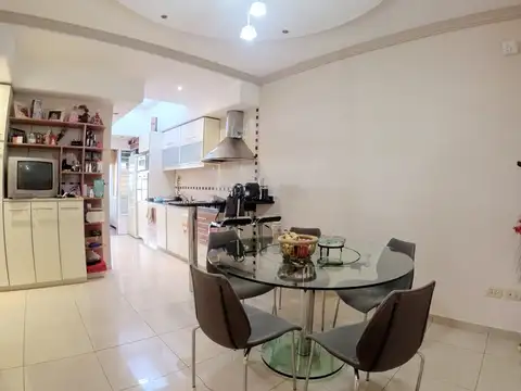 Casa 5 ambientes con 4 baños