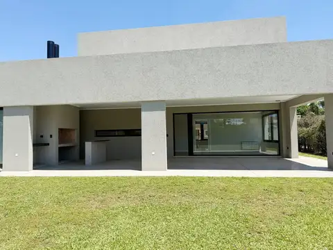 VENTA - Casa 3 dormitorios en Funes Hills, Cadaques