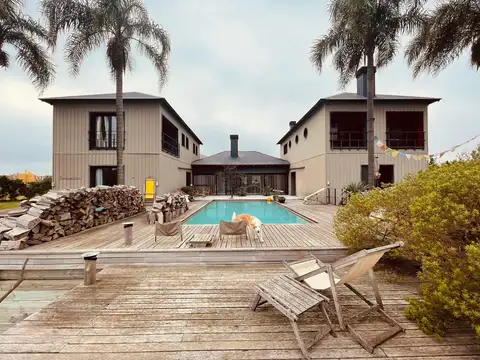 Casa sobre la laguna en La Diligencia - Pilara - URDAPILLETA PROPIEDADES